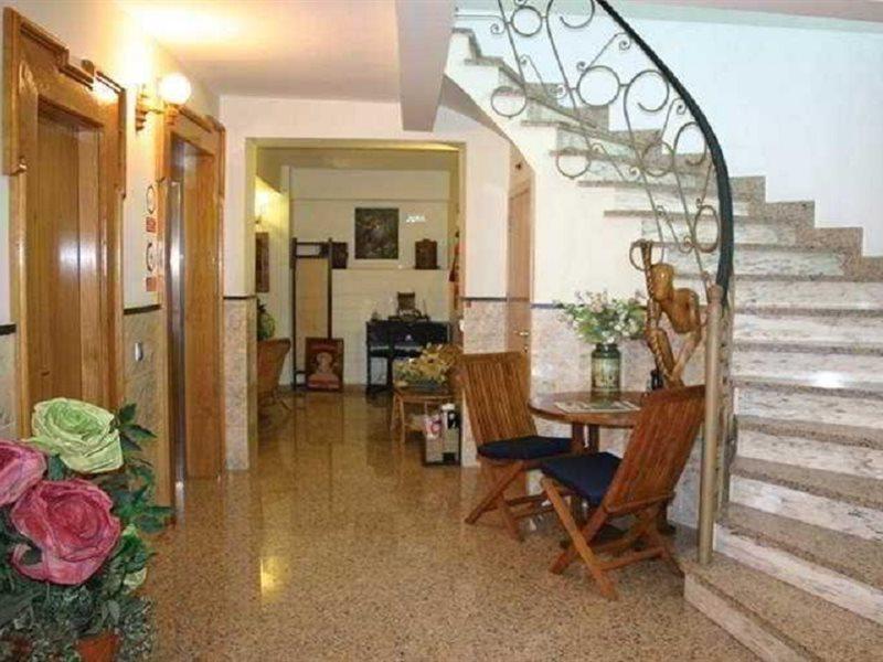 אל מדאנו Hostal Carel מראה חיצוני תמונה