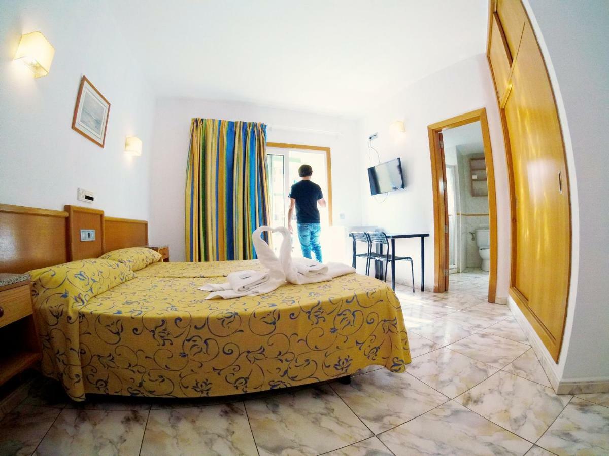 אל מדאנו Hostal Carel מראה חיצוני תמונה