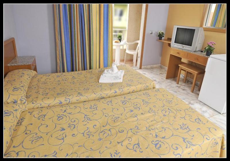 אל מדאנו Hostal Carel מראה חיצוני תמונה