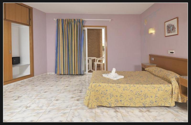 אל מדאנו Hostal Carel מראה חיצוני תמונה